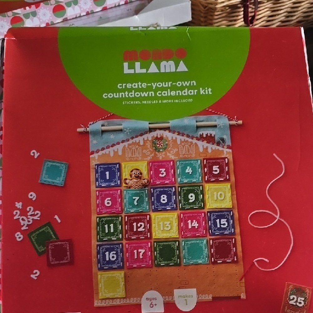 ❤️10/$16 New Mondo Llama Create Your Own Calander Kit